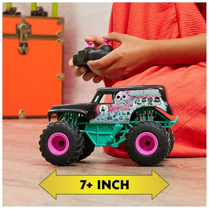 Monster Jam Nitro Neon Grave Digger 1:24 Scale RC Truck – Full-Function Remote Control Monster Truck (Official Spin Master)